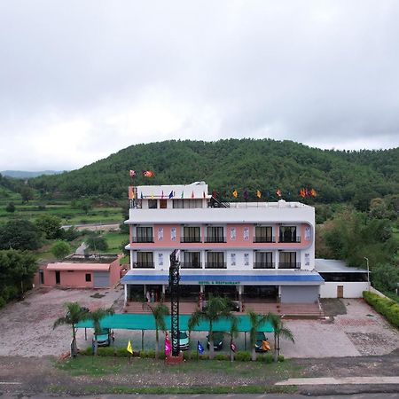 Hotel White Lotus Dungarpur Esterno foto