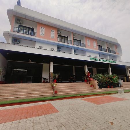 Hotel White Lotus Dungarpur Esterno foto