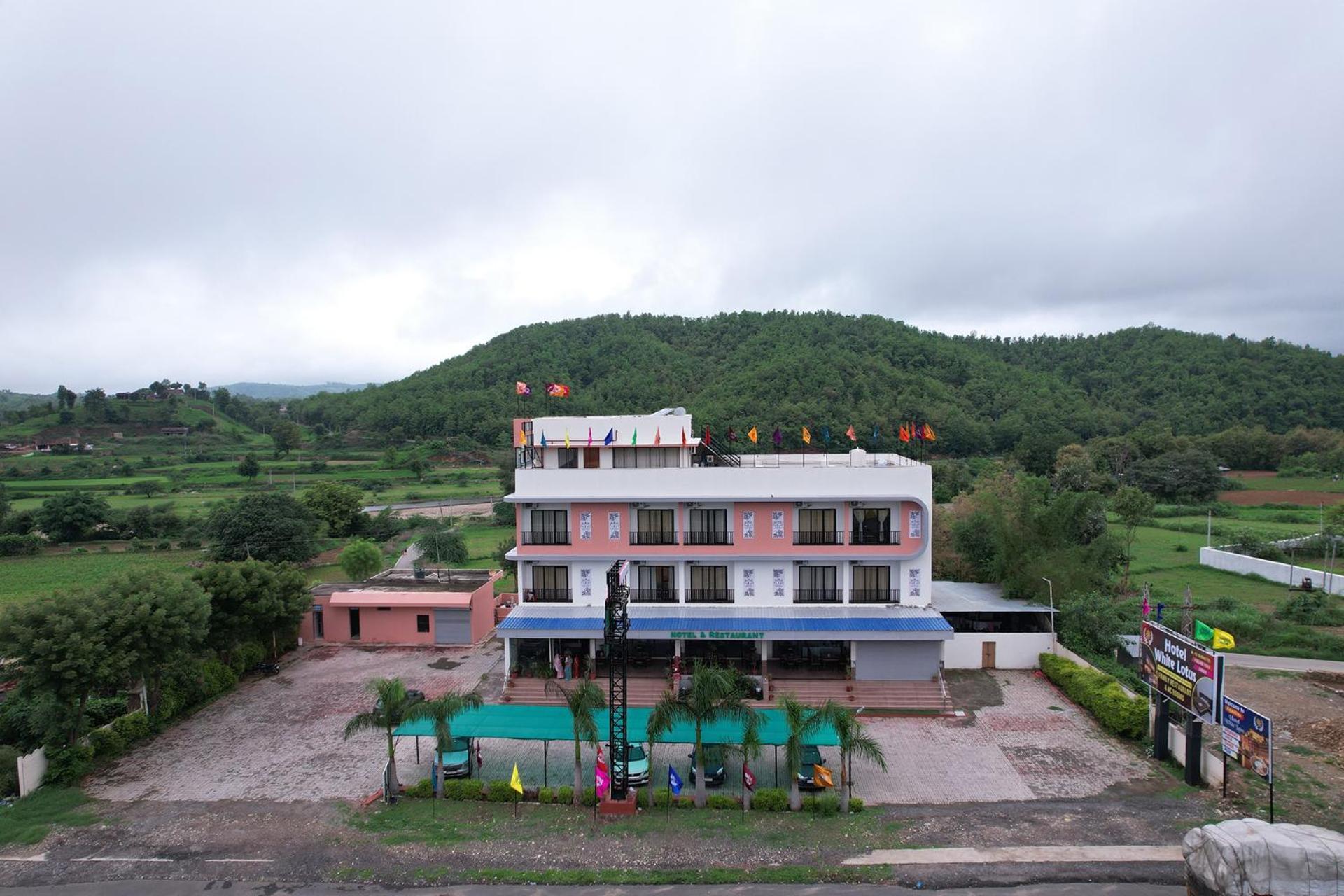 Hotel White Lotus Dungarpur Esterno foto