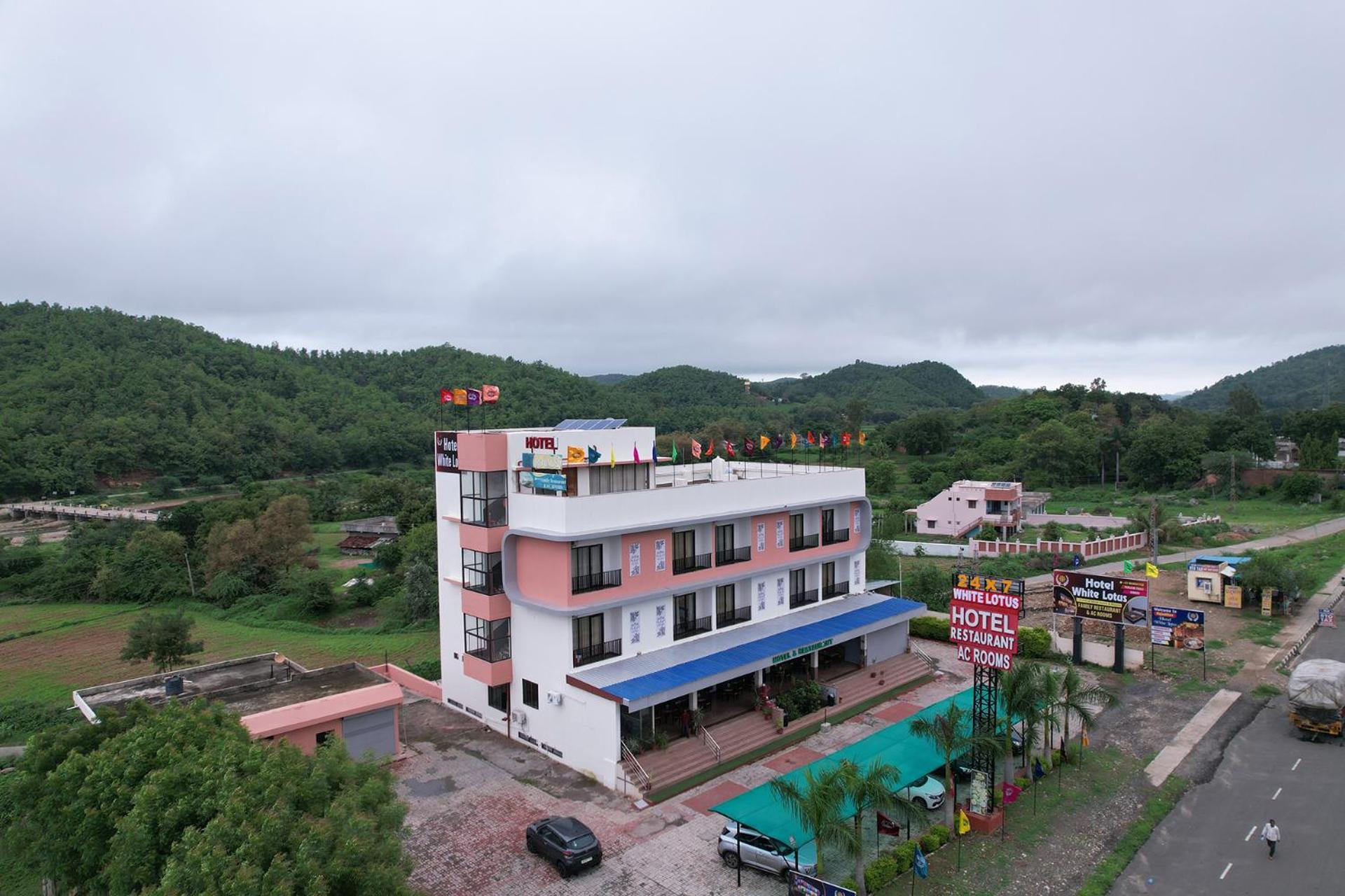 Hotel White Lotus Dungarpur Esterno foto