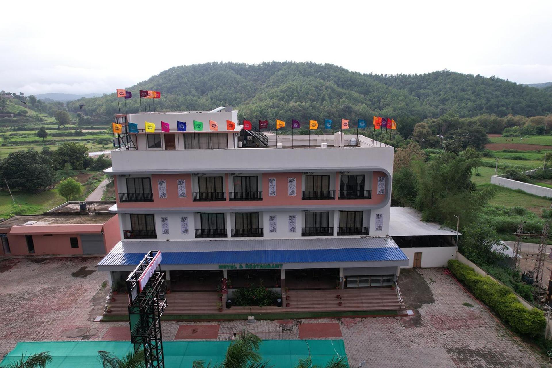 Hotel White Lotus Dungarpur Esterno foto
